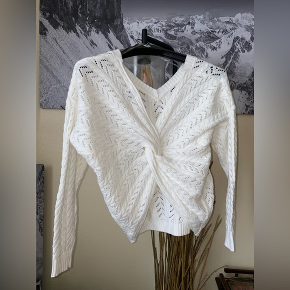 NWT Francesca’s Twisted Ivory Knit Sweater - Small - Picture 5 of 11